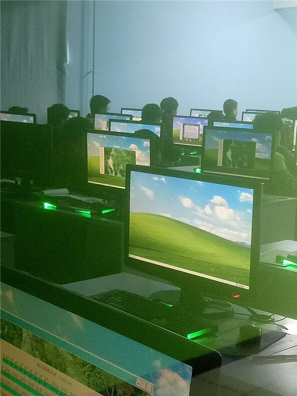 學校教學設備:計算機