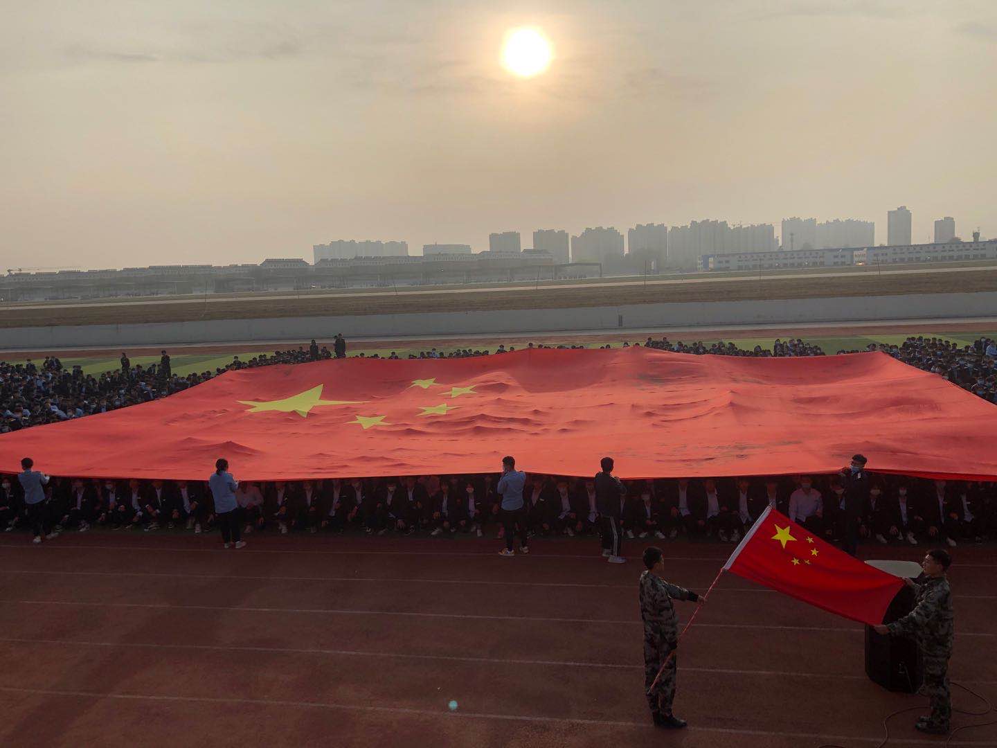 傳承紅色精神  唱響經(jīng)典旋律 ——我校舉辦“心系家國(guó) 紅歌嘹亮”合唱比賽