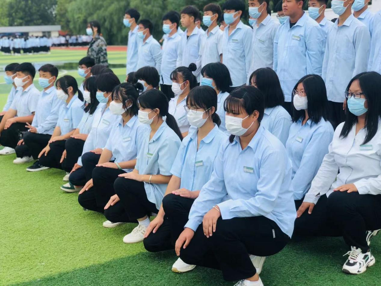磨練中促成長——石家莊太行科技中等專業(yè)學(xué)校21級(jí)新生軍訓(xùn)