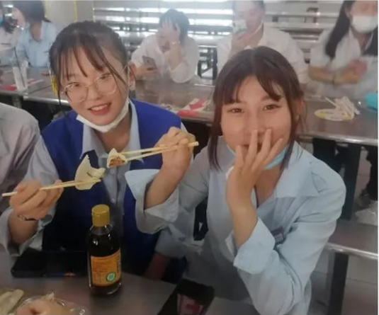 2022級(jí)新生夏令營(yíng)系列活動(dòng)預(yù)告：『巧手美食』包餃子