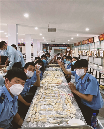 2022級新生暑期夏令營系列活動——巧手美食包餃子