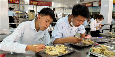2022級新生暑期夏令營系列活動——巧手美食包餃子