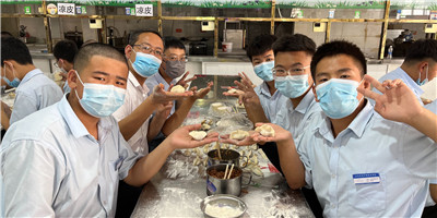 2022級新生暑期夏令營系列活動——巧手美食包餃子