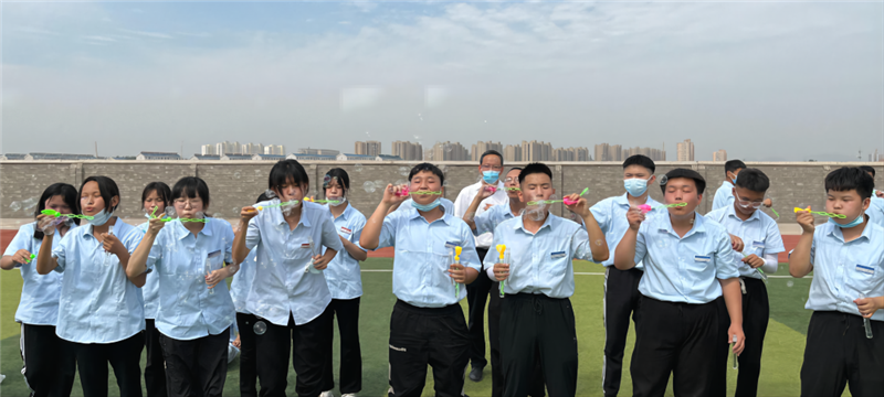 2022級新生暑期夏令營系列活動——袋鼠跳