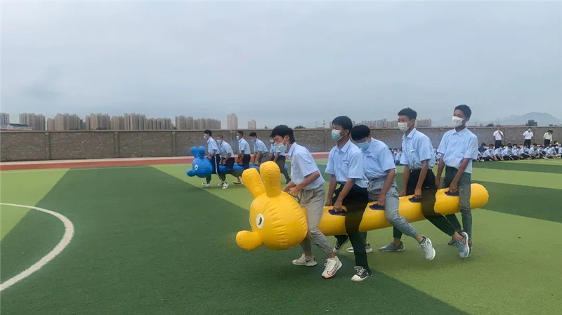 2022級(jí)新生暑期夏令營(yíng)系列活動(dòng)——毛毛蟲大戰(zhàn)