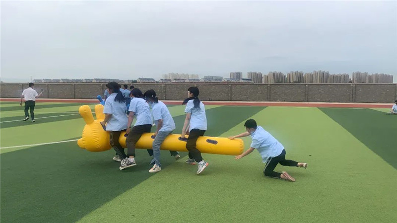 2022級(jí)新生暑期夏令營(yíng)系列活動(dòng)——毛毛蟲大戰(zhàn)