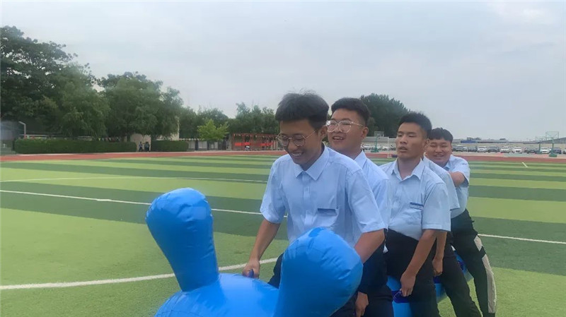2022級(jí)新生暑期夏令營(yíng)系列活動(dòng)——毛毛蟲大戰(zhàn)