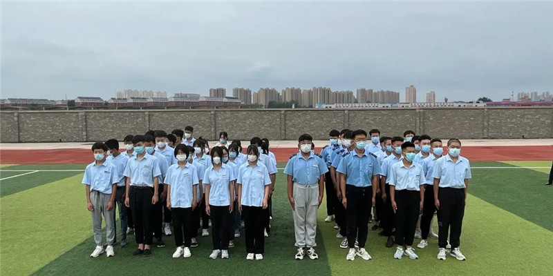 2022級(jí)新生暑期夏令營(yíng)系列活動(dòng)——毛毛蟲大戰(zhàn)