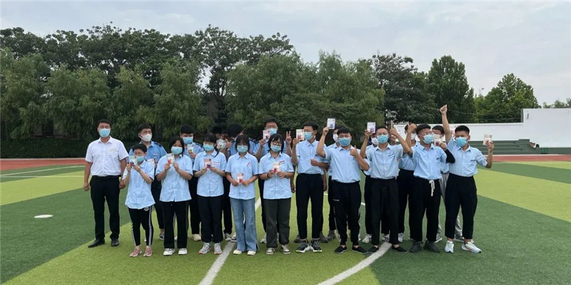 2022級(jí)新生暑期夏令營(yíng)系列活動(dòng)——毛毛蟲大戰(zhàn)