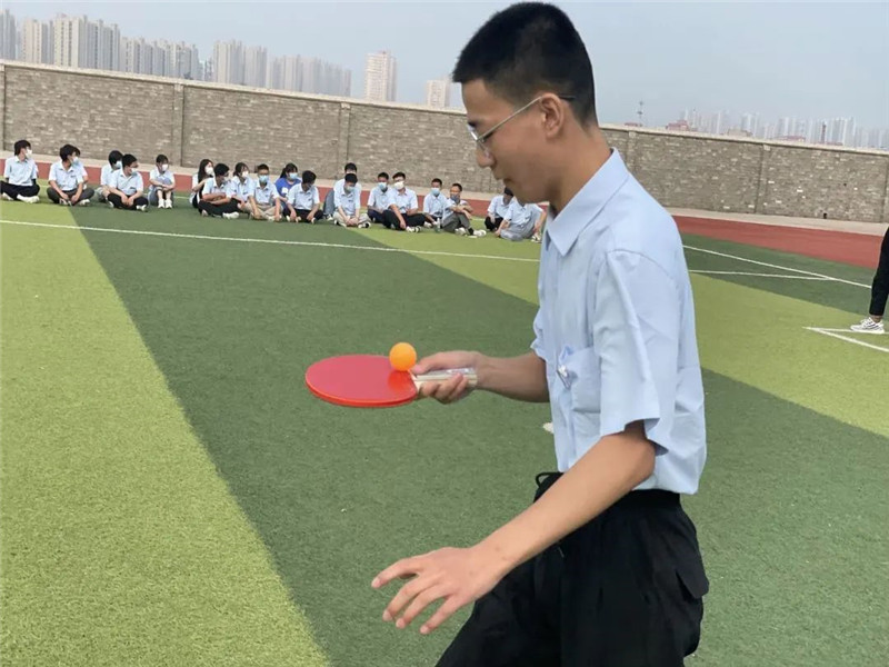 2022級(jí)新生夏令營系列活動(dòng)——乒乓球接力
